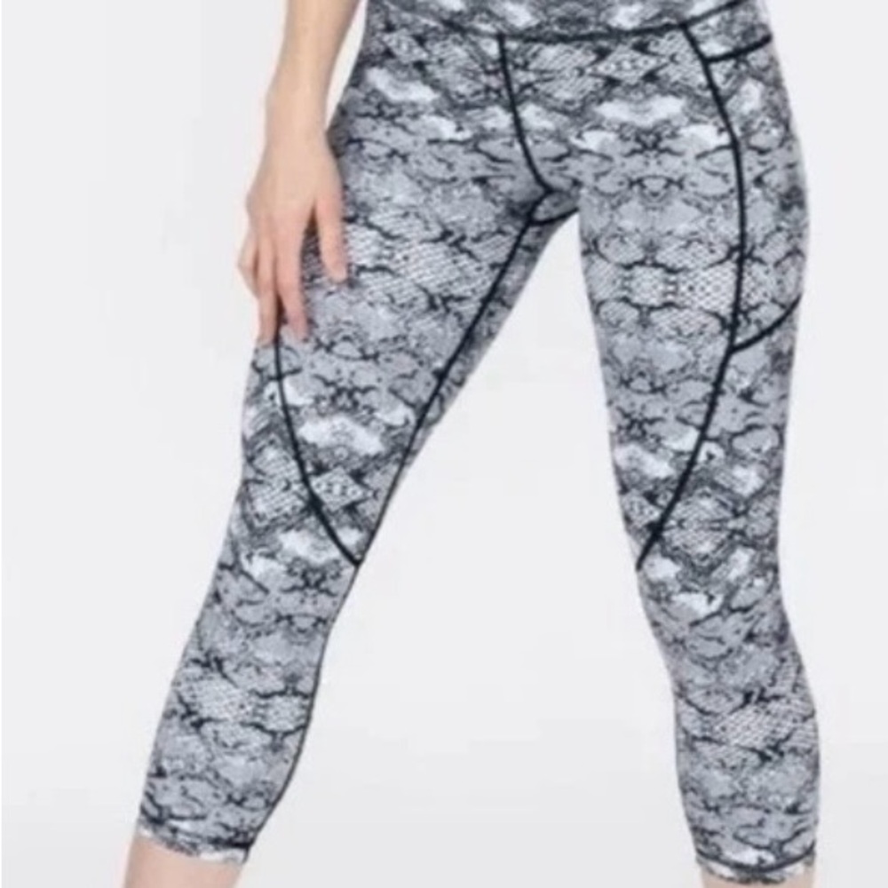 ZYIA cobra metallic Leggings size 4